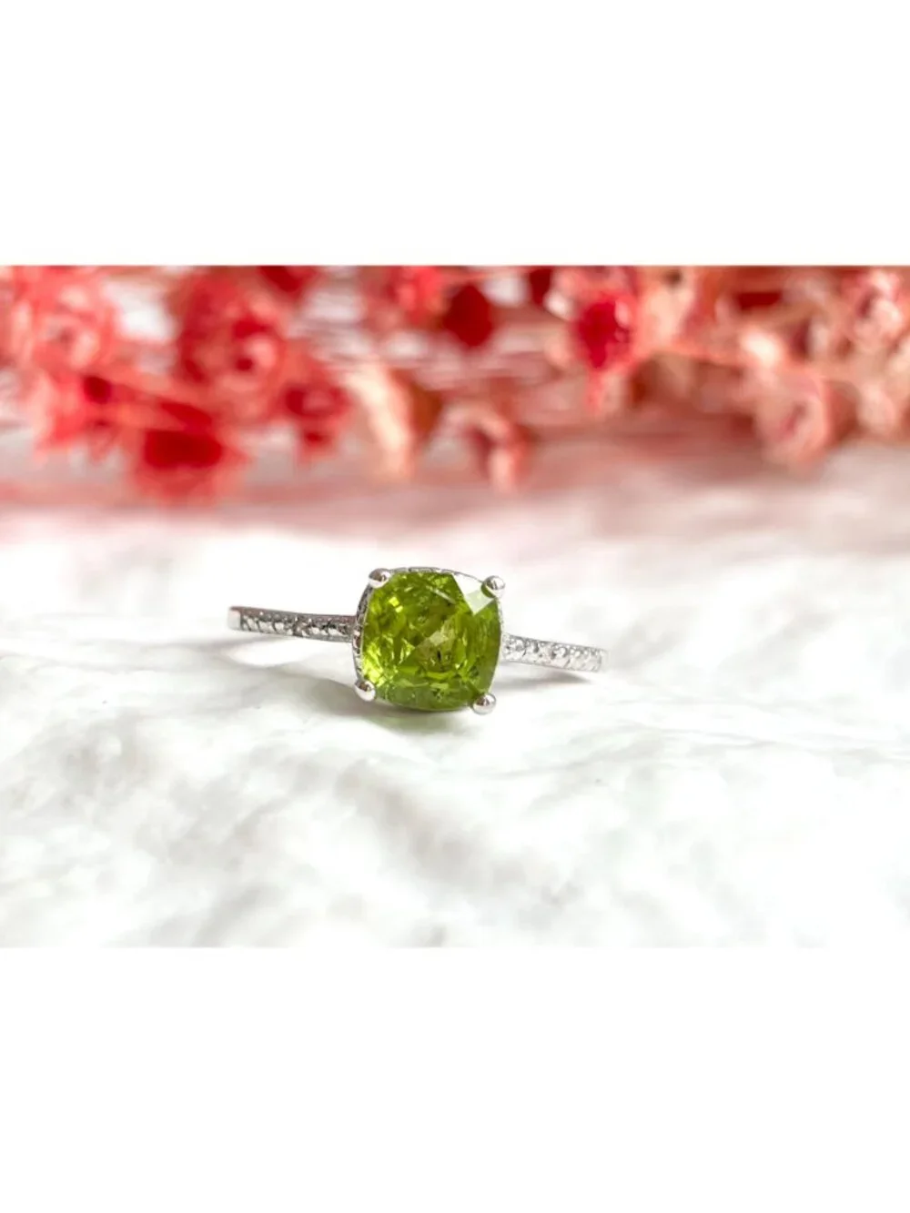 Peridot Cushion Cut Gemstone CZ Lined Sterling Silver 925 Vintage Ring - sz 7.75